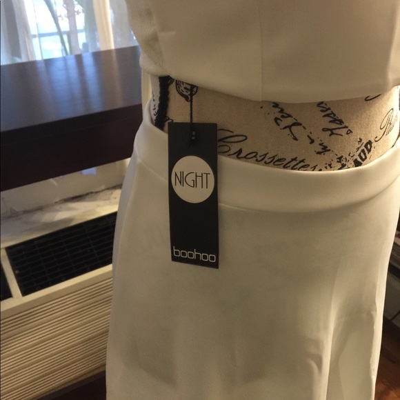 Boohoo Lydia Crop top two piece midi skirt Co-Ord - Picture 2 of 5